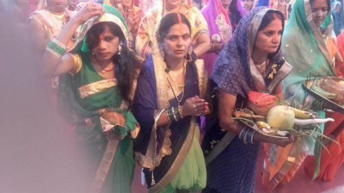 chhath-ghat-pooja-karati